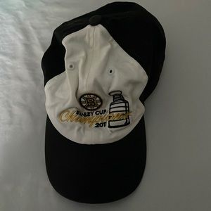 Kid’s Bruins hockey 🏒 baseball hat 🧢